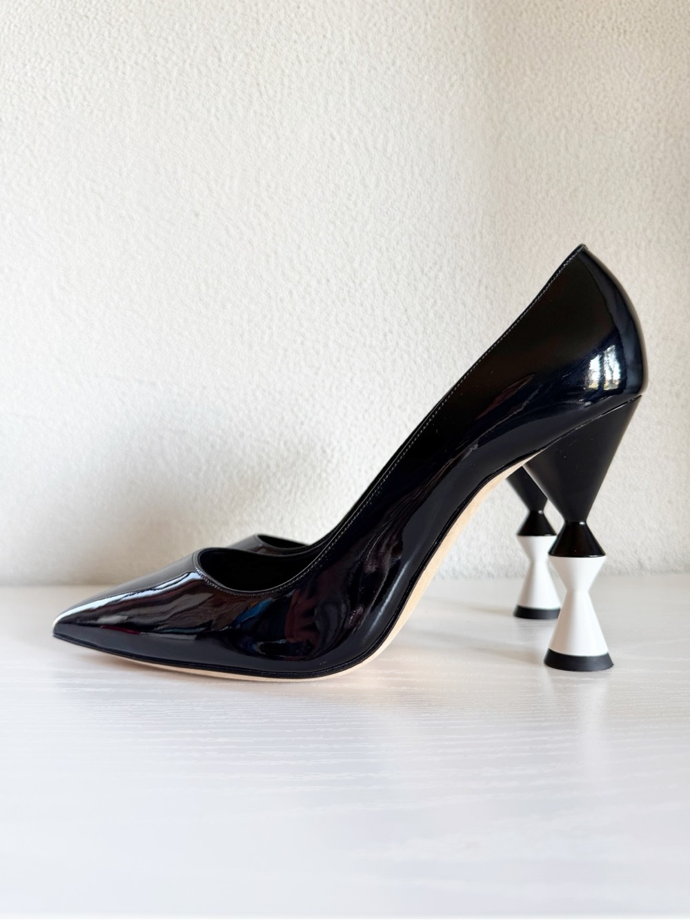 Manolo Blahnik Black Patent Leather Sculptural Hourglass Heel Pumps EU 40.5